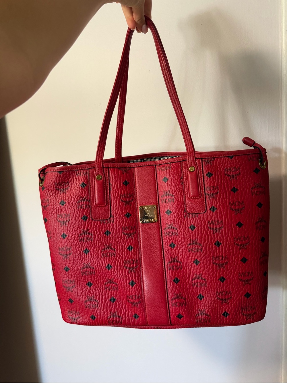 MCM Red medium Signature Tote with Gold